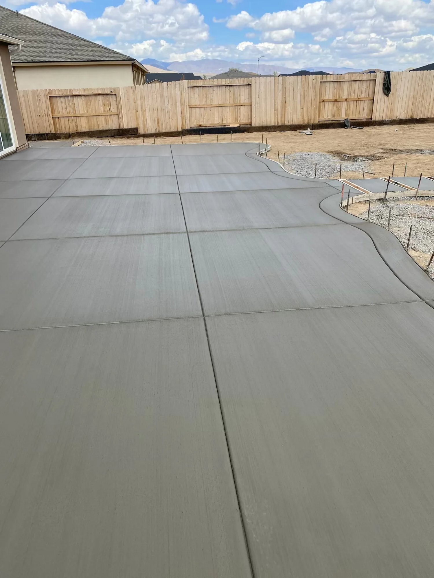 Curved-edge backyard concrete patio