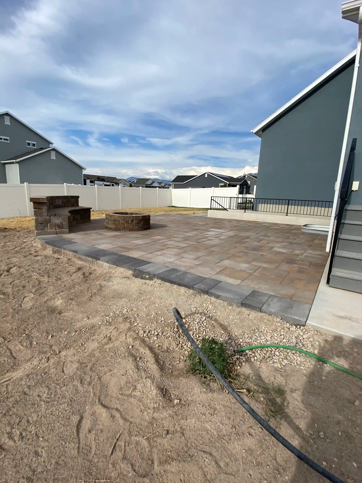 Paver fire pit with seating wall