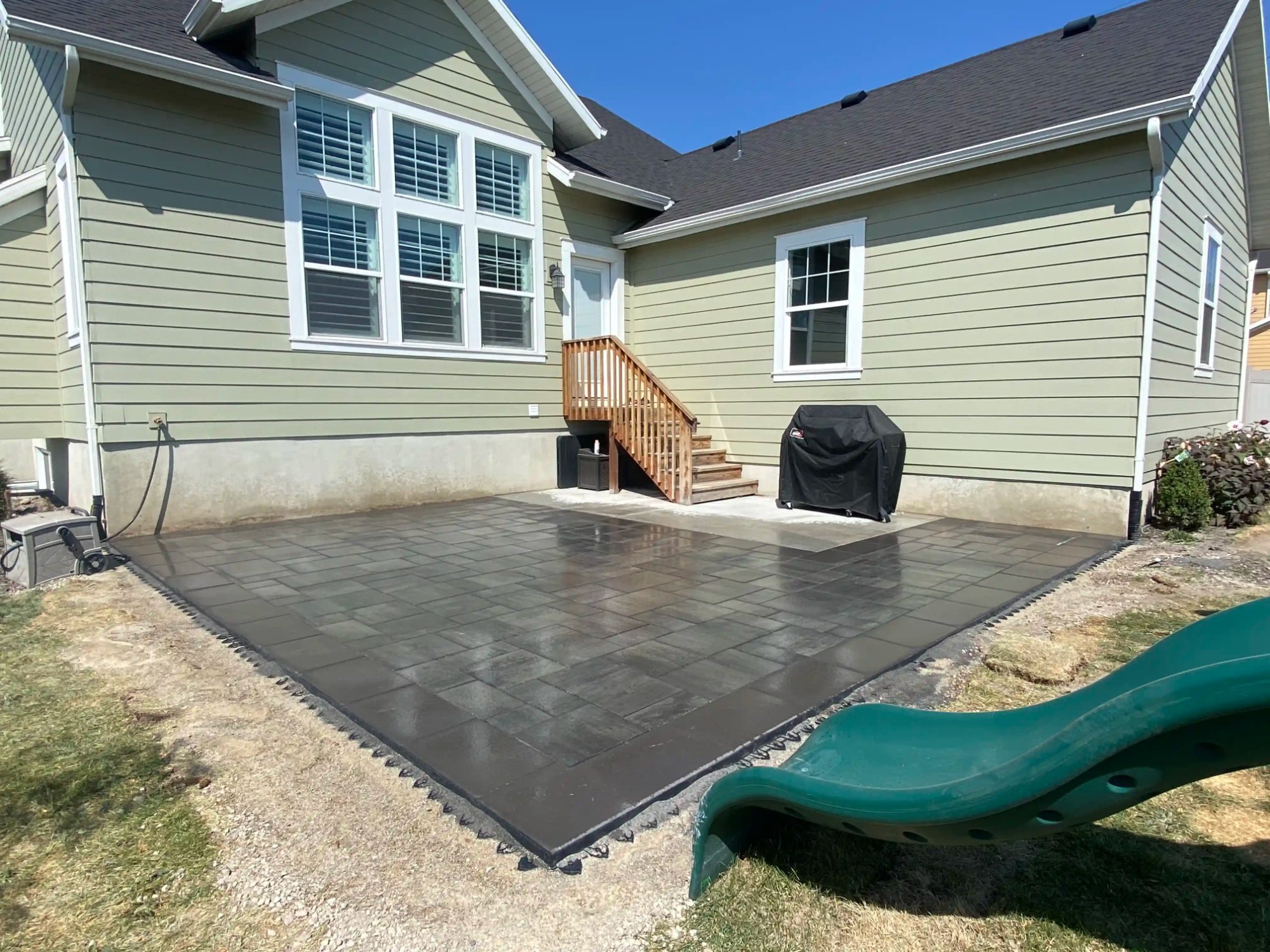 Dark charcoal residential paver patio Northern Utah