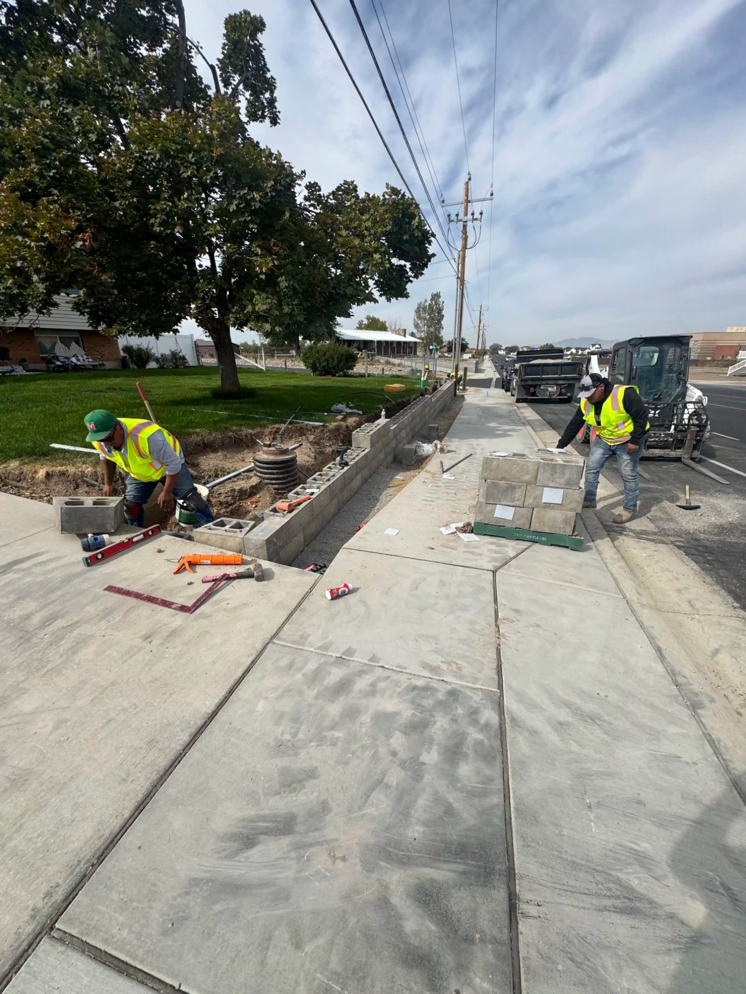 Commercial retaining wall crew working Utah
